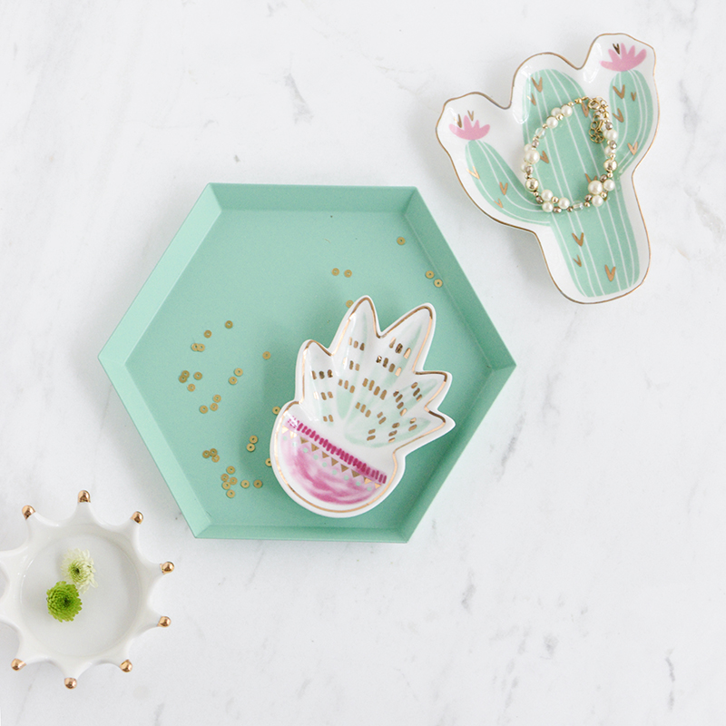 Small Hamsa Sun Hand Ceramic D - Ceramic Trinket Dish 评论和价格